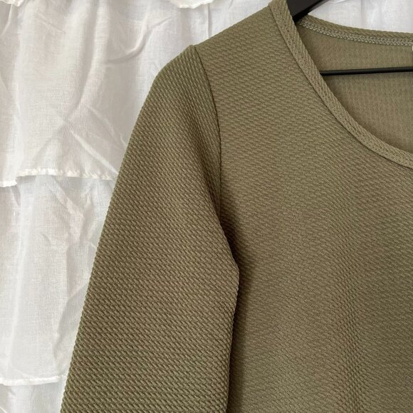 LuLaRoe Green Waffle Knit Scoop Neck Long Sleeve Shirt - Size XS - Picture 3 of 7